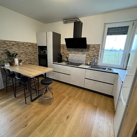 Moderno Netflix & Free Parking * פאדובה