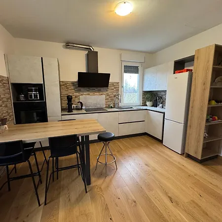 Moderno Netflix & Free Parking