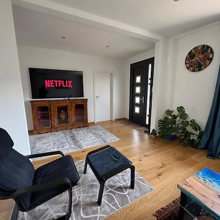 Moderno Netflix & Free Parking